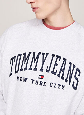 Tommy Jeans Bisiklet Yaka Gri Erkek Sweatshırt DM0DM19757PJ4 RLX TJ GD VARSITY