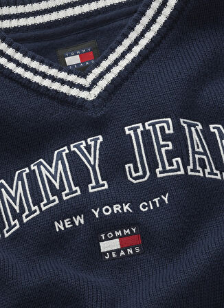 Tommy Jeans Yuvarlak Yaka Standart Nakışlı Lacivert Kazak Kadın TJW CRP VARSITY V-NECK SWEATER