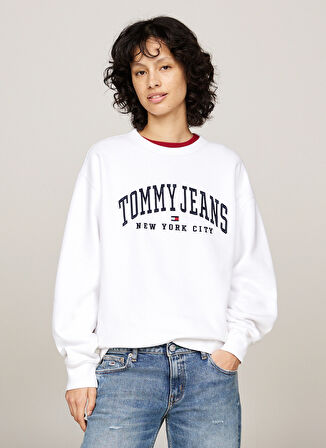 Tommy Jeans Yuvarlak Yaka Nakışlı Beyaz Kadın Sweatshırt TJW RLX VARSITY CREW