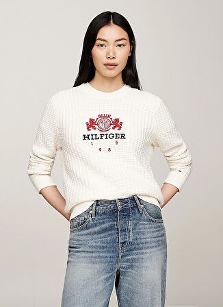 Tommy Hilfiger Yuvarlak Yaka Standart Nakışlı Ekru Kazak Kadın VARSITY CREST C-NK SWEATER