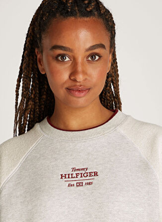Tommy Hilfiger Bisiklet Yaka Beyaz Kadın Sweatshırt WW0WW4384501T