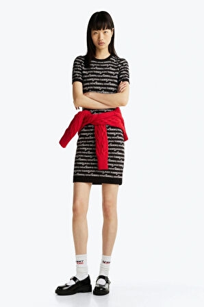 Tommy Jeans TJW SCRIPT AOP SWEATER DRESS Kadın siyah Elbise DW0DW194780GM