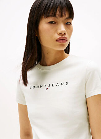 Tommy Jeans Bisiklet Yaka Beyaz Kadın T-Shirt DW0DW18398YBH