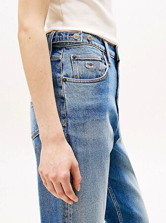 Tommy Jeans MOM JEAN UH TPR TAB BI0134 Kadın  Jeans DW0DW205781A5