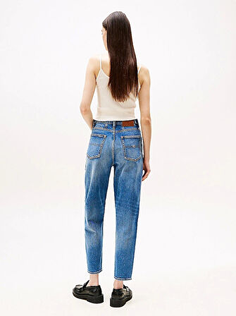 Tommy Jeans MOM JEAN UH TPR TAB BI0134 Kadın  Jeans DW0DW205781A5