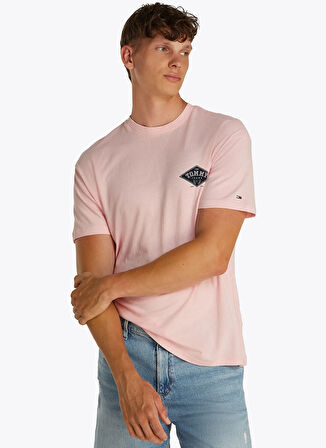 Tommy Jeans Bisiklet Yaka Pembe Erkek T-Shirt DM0DM20806TH3 TJM RLX VARSITY GRPH