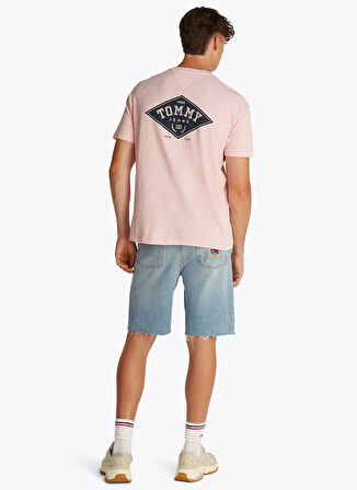 Tommy Jeans Bisiklet Yaka Pembe Erkek T-Shirt DM0DM20806TH3 TJM RLX VARSITY GRPH