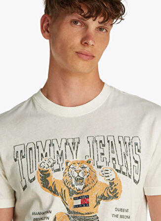 Tommy Jeans Bisiklet Yaka Ekru Erkek T-Shirt DM0DM20818YBL TJM REG VRSITY NVL