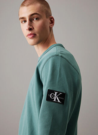Calvin Klein Jeans Bisiklet Yaka Yeşil Erkek Sweatshırt J30J323426CH2 BADGE CREW NECK