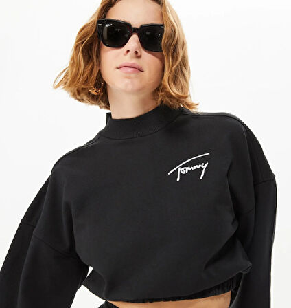 Tommy Jeans Crop Signature Mock Neck Kadın Siyah Sweatshirt