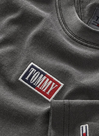 Tommy Jeans Bisiklet Yaka Düz Siyah Erkek T-Shirt DM0DM16314BDS_TJM SKATE TEE