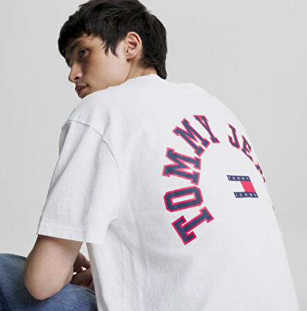 Tommy Jeans Classic Curved College Erkek Beyaz T-Shirt