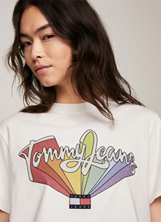 Tommy Jeans Bisiklet Yaka Baskılı Beyaz Kadın T-Shirt TJW BXY RAINBOW FLAG TEE