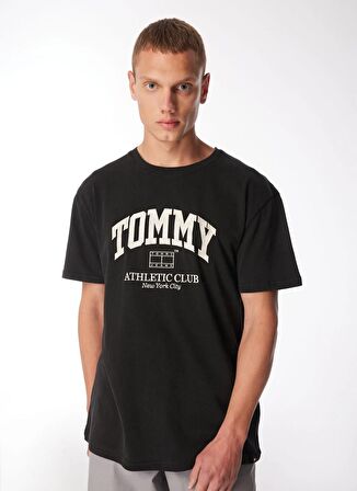 Tommy Jeans Baskılı Siyah Erkek T-Shirt DM0DM18557BDS