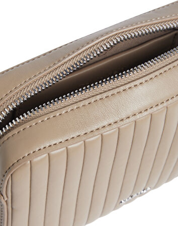 CALVIN KLEIN MINI LINE QUILT CAMERA BAG Omuz Çantası