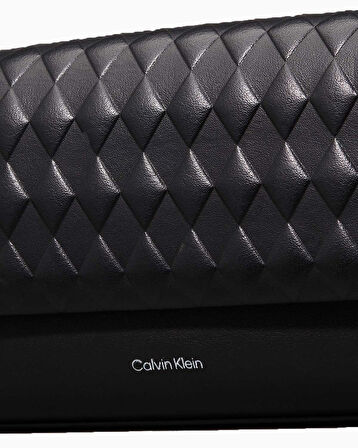 Calvin Klein Quilt Chain Mini Çapraz Askılı Çanta