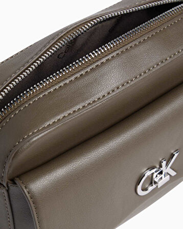 Calvin Klein Pocket Logolu Çapraz Askılı Çanta