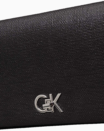 Calvin Klein Mini Chain Çapraz Askılı Çanta