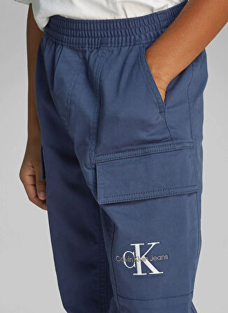 Calvin Klein Lastikli Bel Lastikli Paça Mavi Erkek Çocuk Kargo Pantolon IB0IB02270C8J