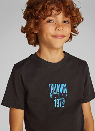 Calvin Klein Baskılı Siyah Erkek Çocuk T-Shirt IB0IB02456BEH