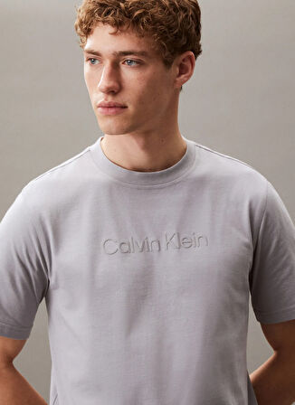Calvin Klein LVGMS5K182IB9-PW - Gri Yuvarlak Yaka Normal Düz Erkek T-Shirt