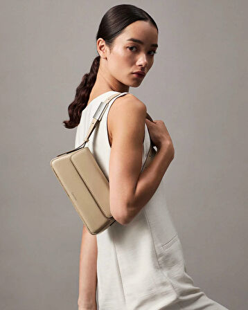 Calvin Klein Belted Small Shoulder Bag Omuz Çantası