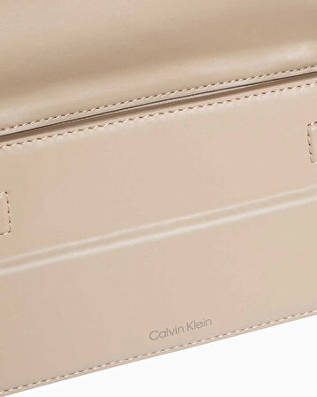 Calvin Klein Belted Small Shoulder Bag Omuz Çantası