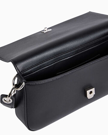 Calvin Klein Sculpted Flap Shoulder Bag Omuz Çantası