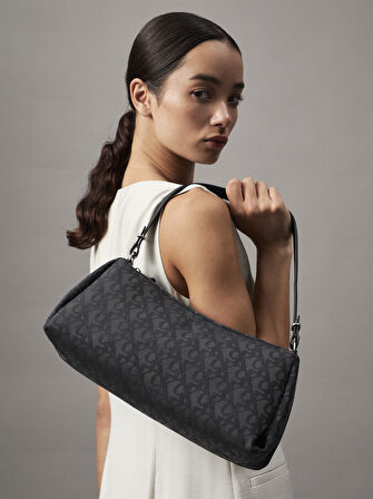 CALVIN KLEIN DROP MONOGRAM LG SHOULDER BAG Omuz Çantası