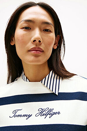 Tommy Hilfiger Kadın Yazı Baskılı Normal Kesim Pike Beyaz Kazak WW0WW457430FG