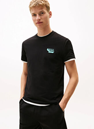 Tommy Jeans Bisiklet Yaka Baskılı Siyah Erkek T-Shirt DM0DM21539BDS TJM SLIM STACK LOGO T