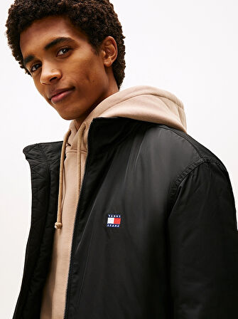 TOMMY HILFIGER Erkek Marka Logolu Dik Yakalı Regular Fit Geri Dönüştürülmüş Polysterli Günlük Kullanıma Uygun Siyah Mont DM0DM21936 BDS