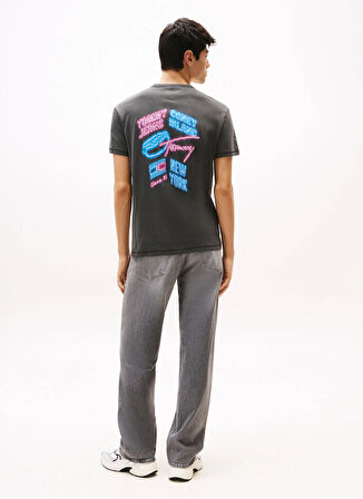 Tommy Jeans Bisiklet Yaka Baskılı Siyah Erkek T-Shirt DM0DM21829BDS TJM REG NOVELTY FAIR