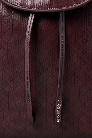 Kadın Kapaklı ve Büzgülü Monogram Desenli Sırt Çantası - Bordo | undefined
