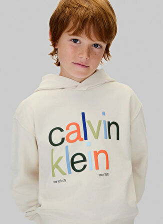 Calvin Klein Baskılı Erkek Çocuk Ekru Sweatshırt IB0IB02563PGB