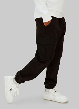 Calvin Klein Lastikli Paça Siyah Erkek Çocuk Eşofman Altı IB0IB02572BEH