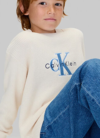 Calvin Klein Bisiklet Yaka Regular Fit Nakışlı Ekru Erkek Çocuk Kazak IB0IB02598PGB