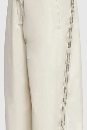 Calvin Klein Jeans Pamuklu Twill Tamamı Baskılı Logolu Çizgili Kadın Beyaz Pantolon LV044D612G-GTR