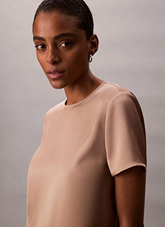 Calvin Klein Yuvarlak Yaka Düz Kahve Kadın T-Shirt LV044D144GPAI