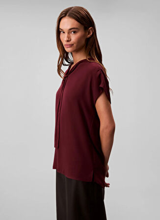 Calvin Klein Standart V Yaka Düz Kırmızı Kadın Gömlek LV044D134GGEX