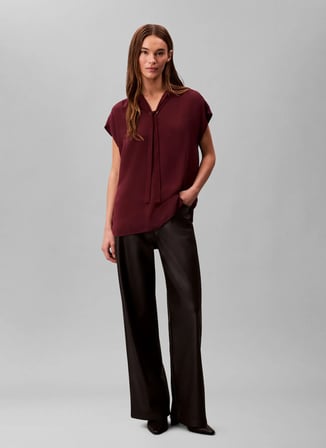 Calvin Klein Standart V Yaka Düz Kırmızı Kadın Gömlek LV044D134GGEX