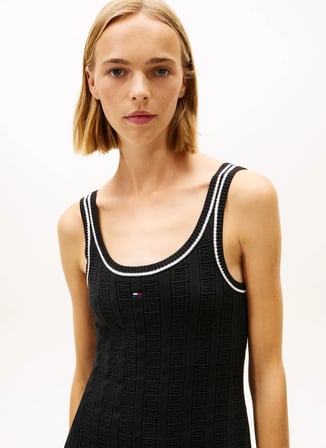 Tommy Jeans Yuvarlak Yaka Desenli Siyah Kısa Kadın Elbise TJW FLAG CABLE SWEATER DRESS