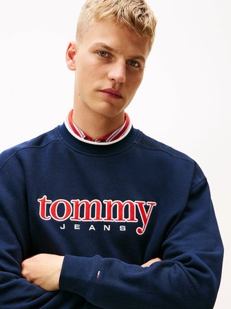 Tommy Hilfiger TJM 90'lar Dokulu Grafik Baskılı Bisiklet Yaka Erkek Mavi Sweatshirt DM0DM22373C1G