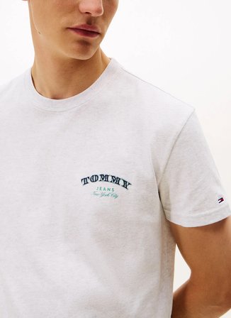 Tommy Jeans Bisiklet Yaka Baskılı Gri Erkek T-Shirt DM0DM22318P08 Gri T-Shirt