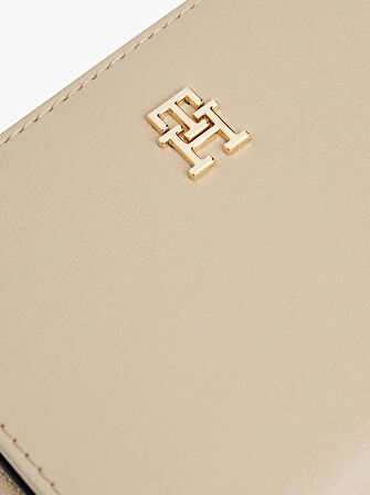 Tommy Hilfiger TH Icon Orta Boy Fermuarlı Kapaklı Kadın Beyaz Cüzdan AW0AW17742RBT