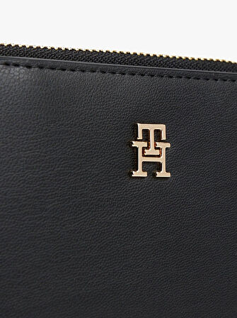 Tommy Hilfiger TH Icon Orta Boy Fermuarlı Kapaklı Kadın Siyah Cüzdan AW0AW17742BDS