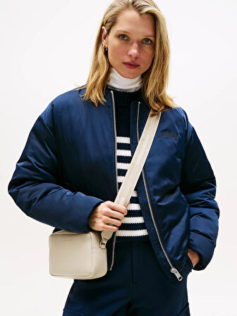 Tommy Hilfiger TH Logo Şeritli Kamera Kadın Çanta AW0AW17689ACI