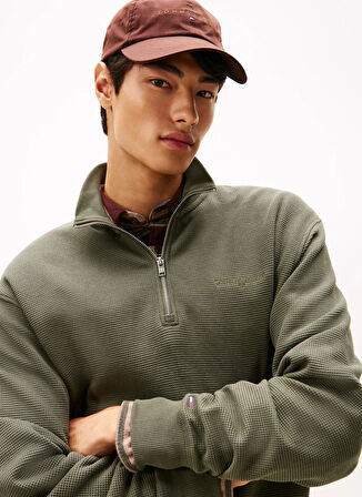 Tommy Jeans Fermuarlı Yaka Haki Erkek Sweatshırt DM0DM21880MRH TJM RLX WAFFLE SCRIPT