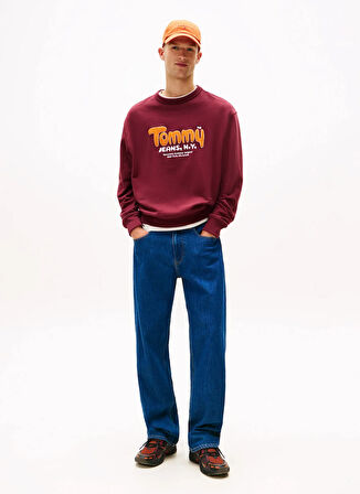 Tommy Jeans Bisiklet Yaka Bordo Erkek Sweatshırt DM0DM22087XIU TJM RLX BOUCLE FNT PL
