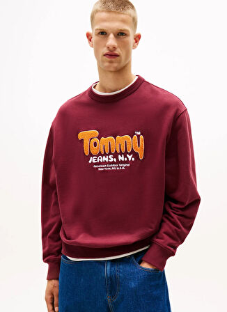 Tommy Jeans Bisiklet Yaka Bordo Erkek Sweatshırt DM0DM22087XIU TJM RLX BOUCLE FNT PL